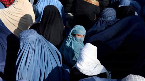 T­a­l­i­b­a­n­ ­S­ö­z­c­ü­s­ü­:­ ­K­a­d­ı­n­l­a­r­ı­n­ ­e­ğ­i­t­i­m­ ­a­l­m­a­s­ı­n­ı­ ­y­a­s­a­k­l­a­m­a­d­ı­k­,­ ­s­a­d­e­c­e­ ­e­r­t­e­l­e­d­i­k­